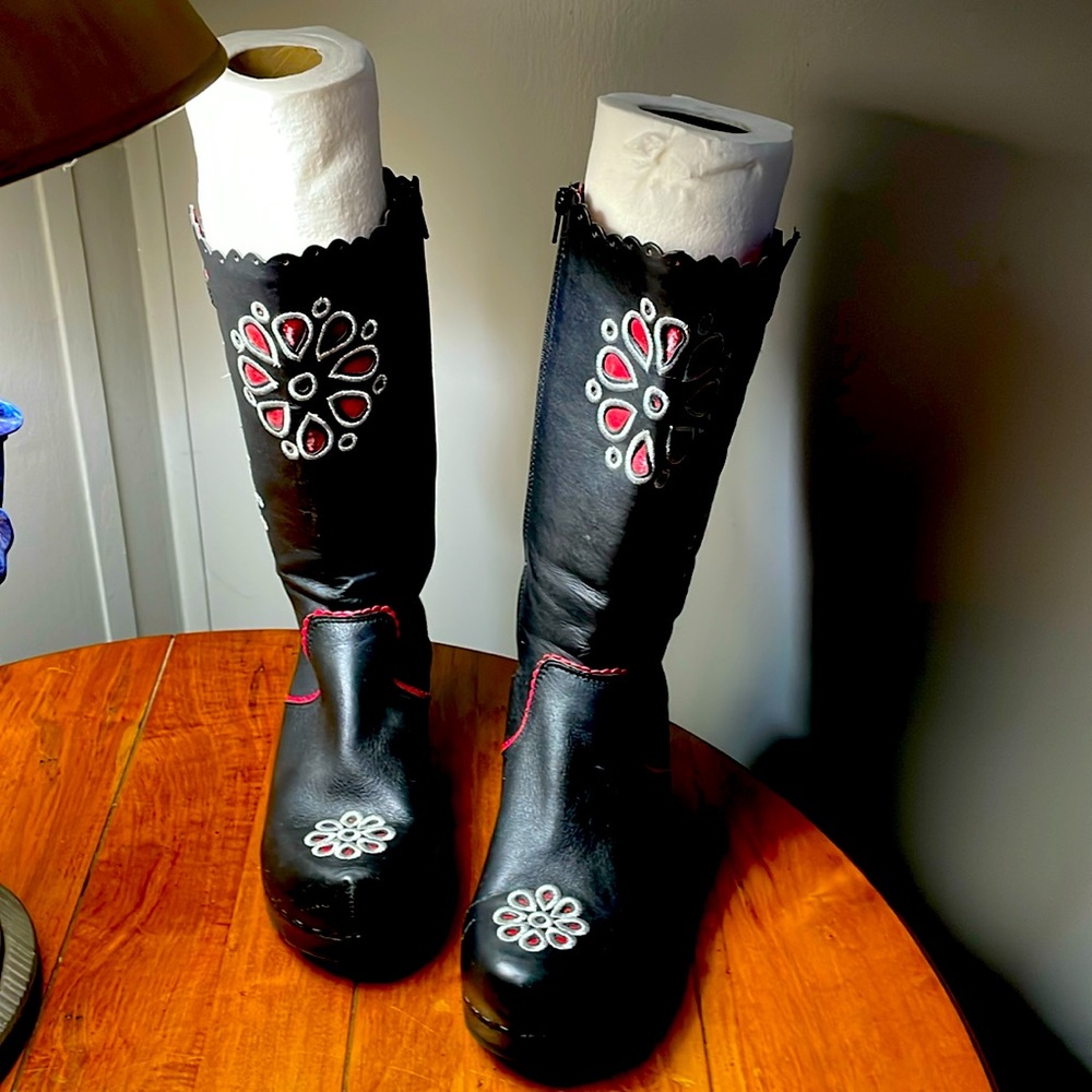HANNA ANDERSON SZ 38 BOOTS